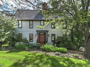 3 Roundtop Rd, Tewksbury Twp, NJ 08858