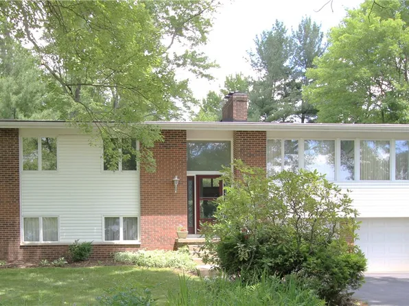 331 Roberts Ln, New Castle, PA 16105
