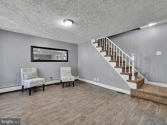 4th image of 728 W John St