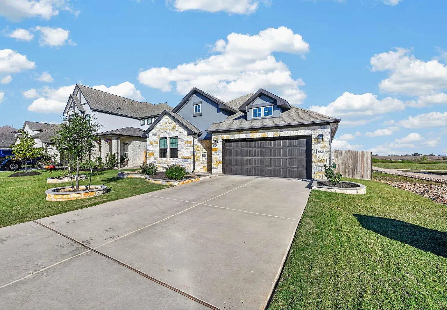 4 bed, 2.0 bath, 2250 sqft, $2,999 — Photo 1