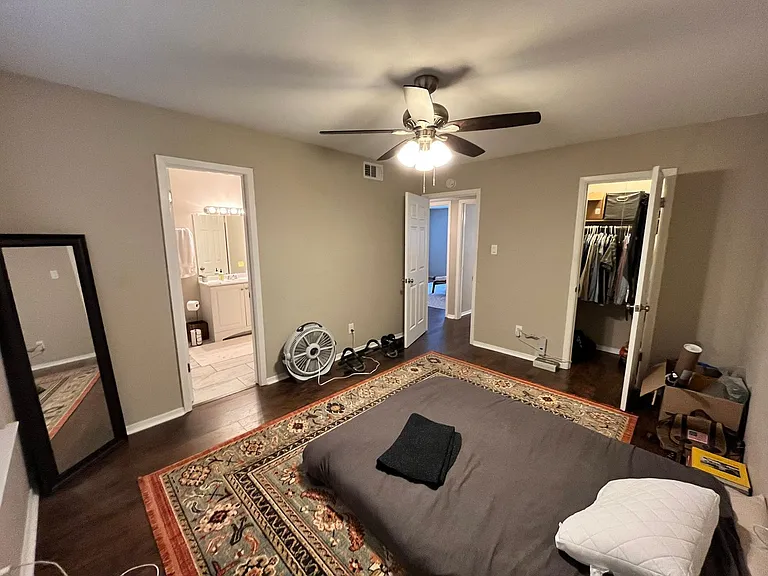 1107 N Locust St — Photo 12