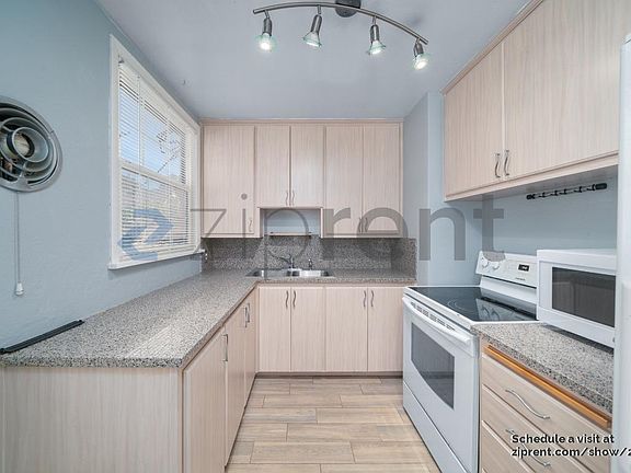 3rd image of 104 E 38th St