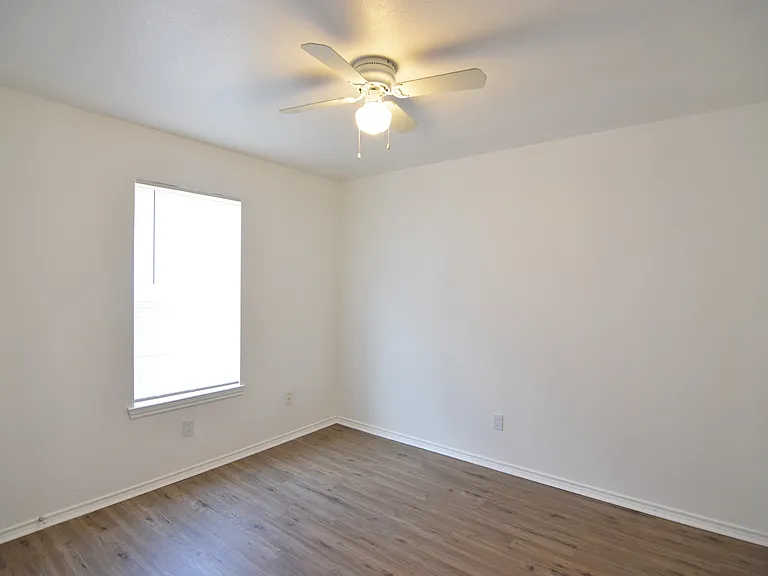 3403 Toledo Dr — Photo 11