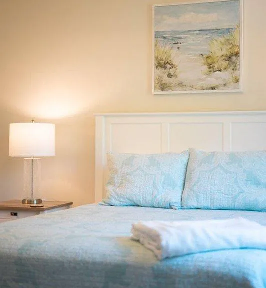 Master Bedroom with Queen Bed