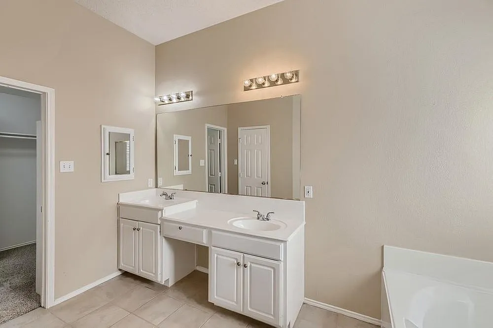 4 bed, 2283 sqft, $3,000 — Photo 2