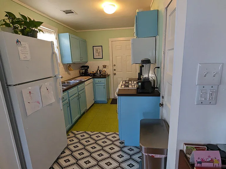2302 E 12th St — Photo 26