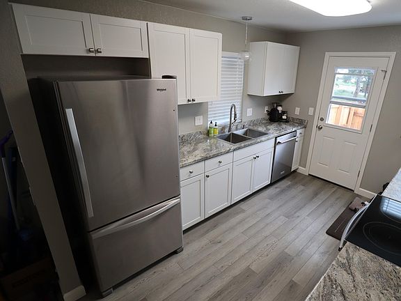Kitchen with Brand New Stainless Steal Applicances