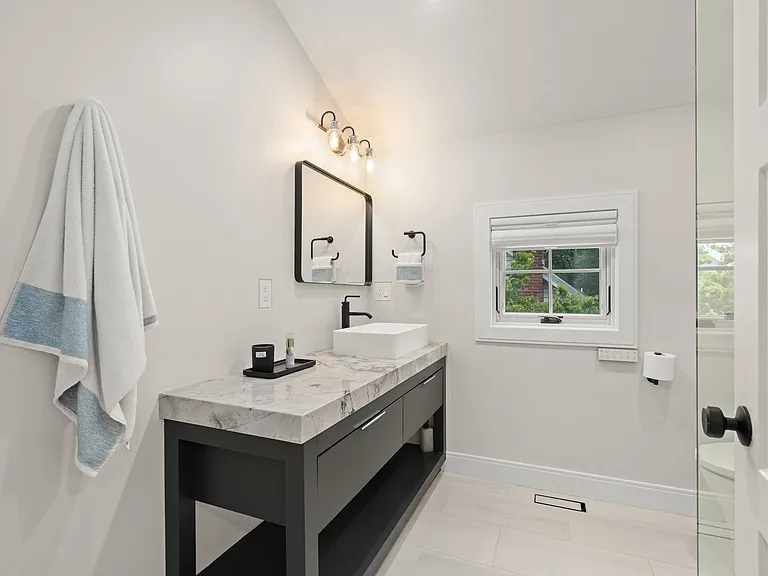 8 Bates Ct — Photo 36