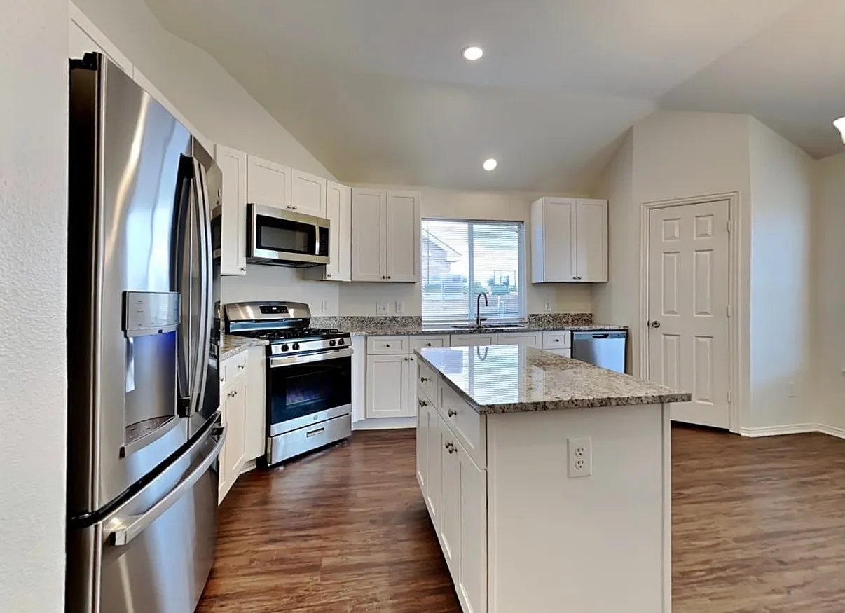 3 bed, 1770 sqft, $1,760 — Photo 3