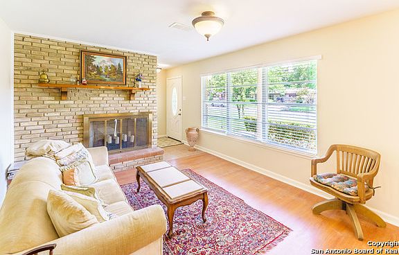 4th image of 209 Cloudmont Dr