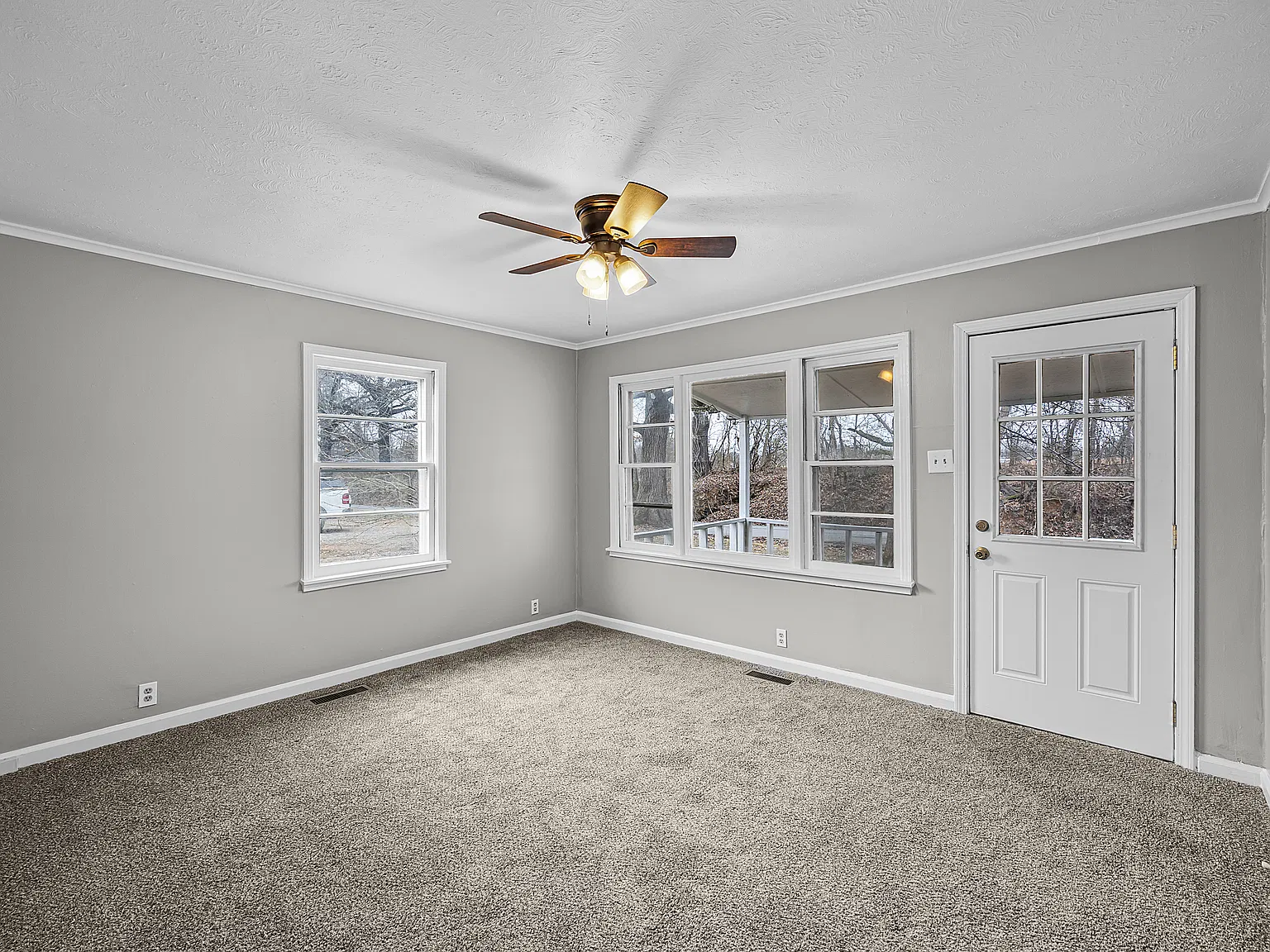 2 bed, 900 sqft, $1,100 — Photo 2