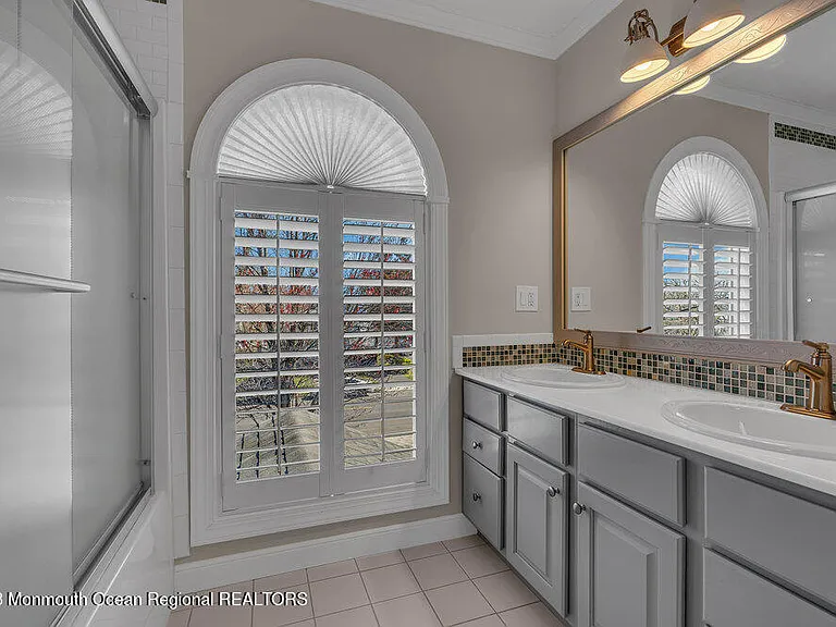 323 E Main St — Photo 26