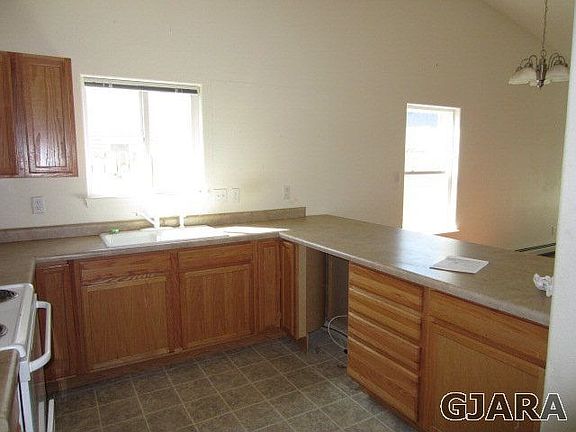 3rd image of 2812 Village Park Dr