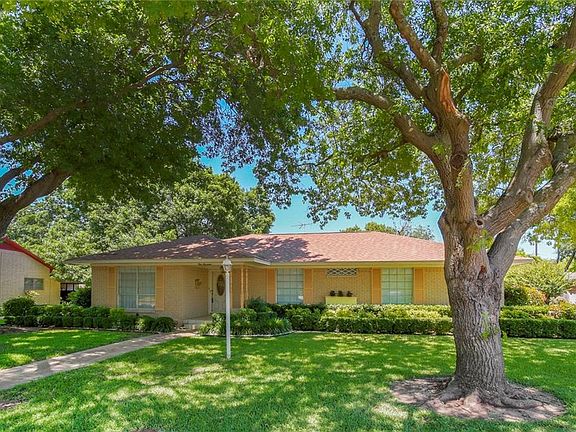 3rd image of 114 Chapman Cir