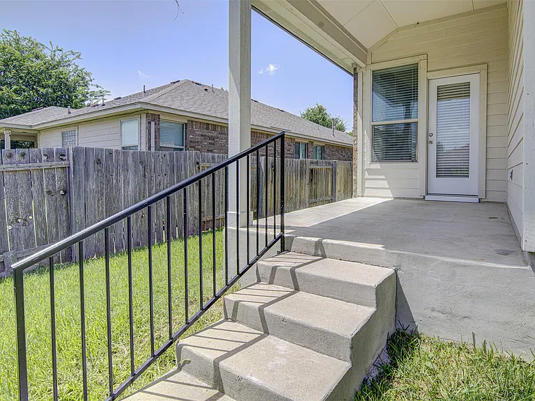 1610 Greenside Dr — Photo 26