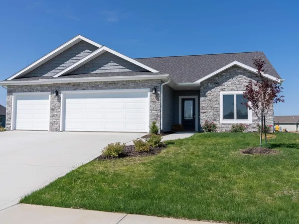 12053 Waters Meet Dr, Fort Wayne, IN 46818