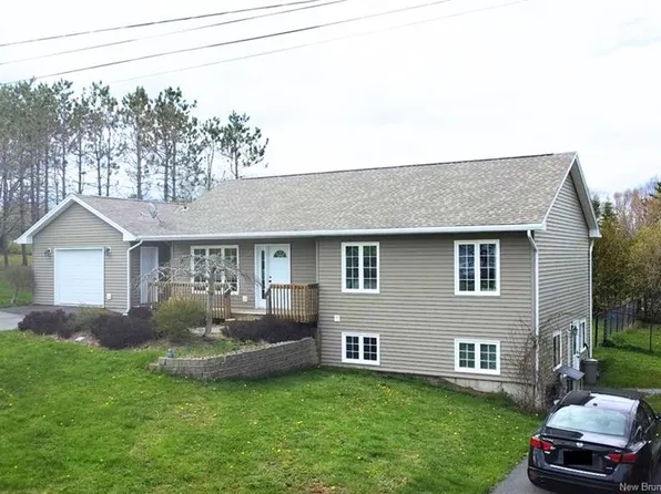 7 Millican Dr, Quispamsis, NB E2E 4V6
