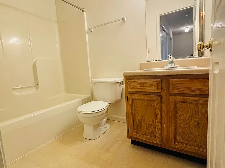 514 Craig St — Photo 4