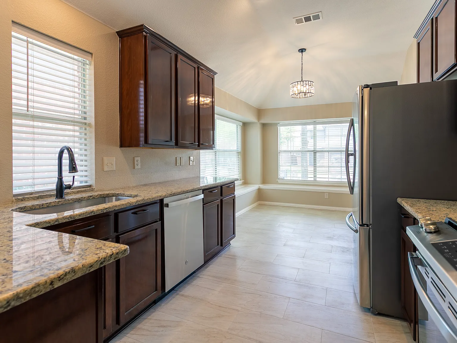 4 bed, 1452 sqft, $2,300 — Photo 4