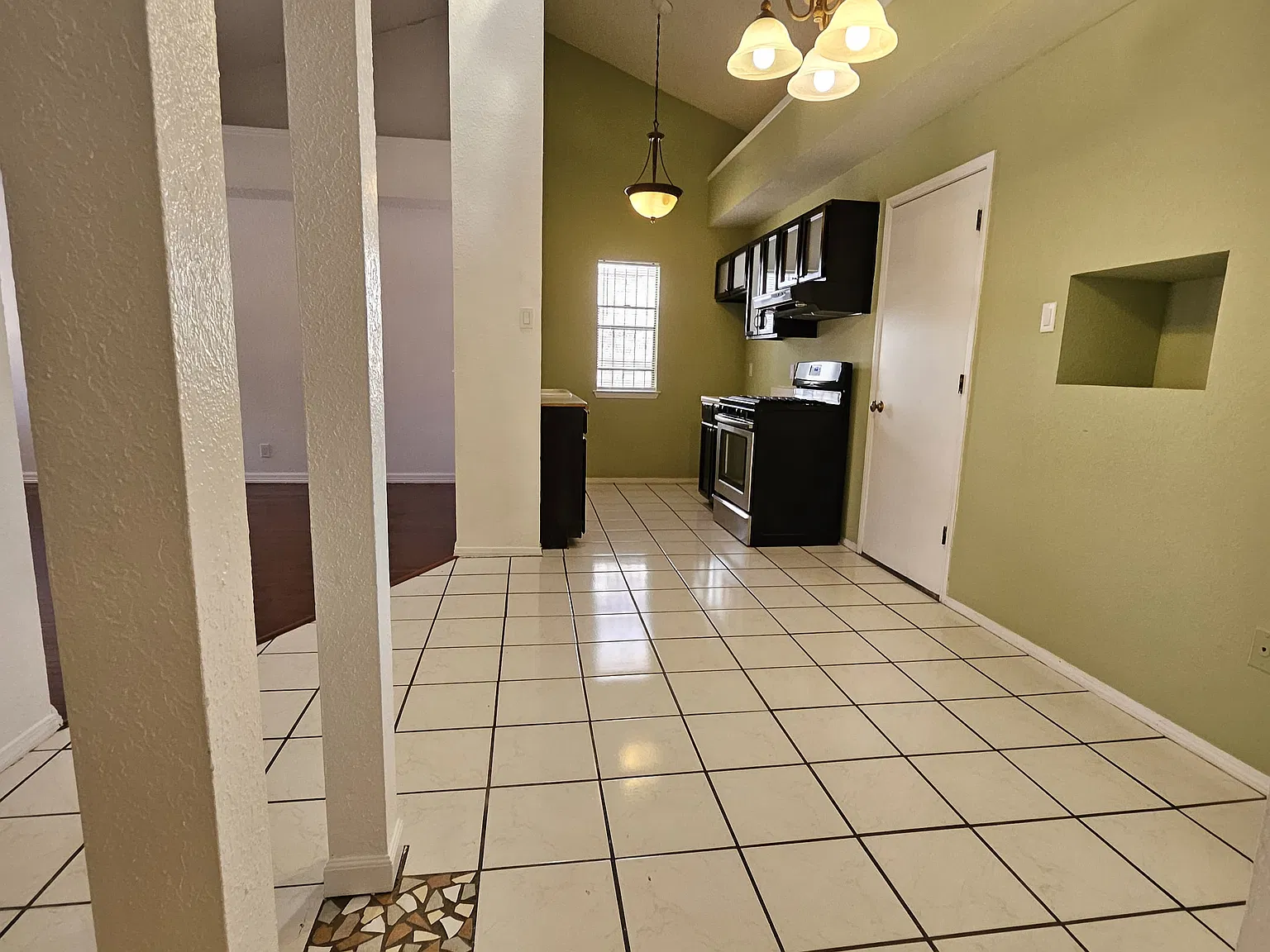 3 bed, 1.5 bath, 1103 sqft, $1,450 — Photo 4