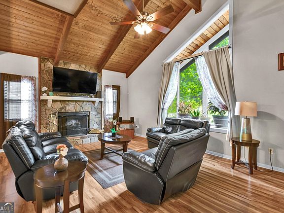 4th image of 1781 Blackwillow Dr NE