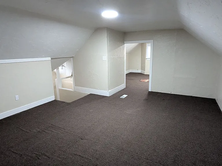 793 Boulevard St — Photo 27