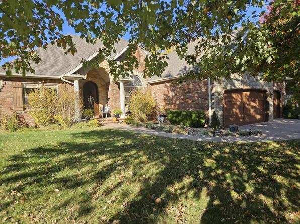 201 E Grace Street, Republic, MO 65738