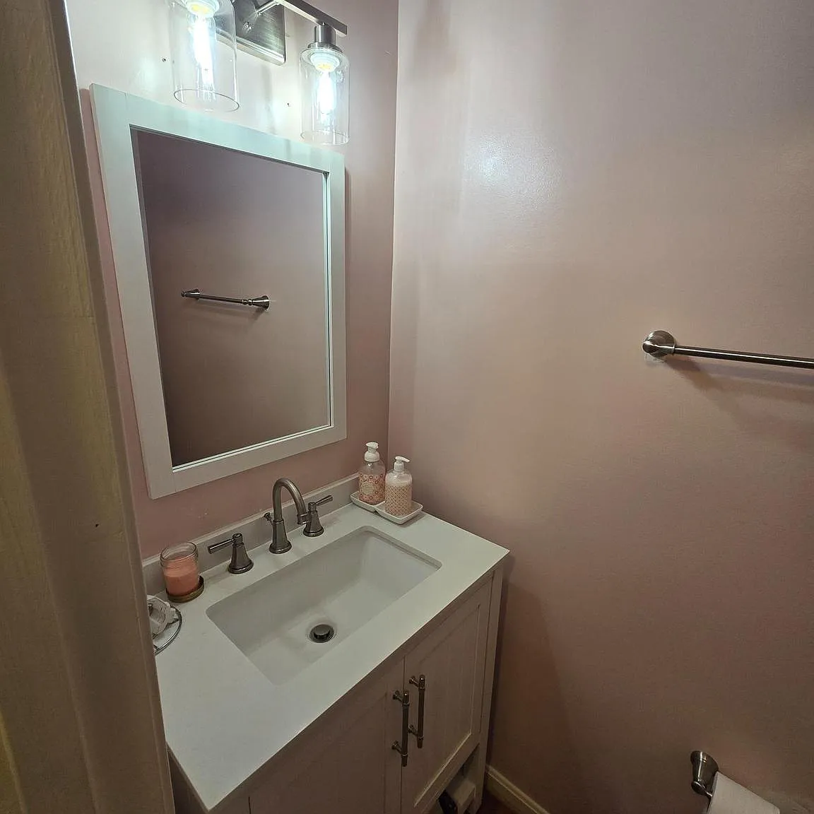 3 bed, 3.5 bath, 1672 sqft, $2,400 — Photo 4
