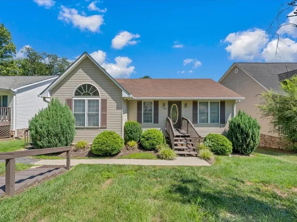 2349 Locust Grove Cir NE, Roanoke, VA 24012
