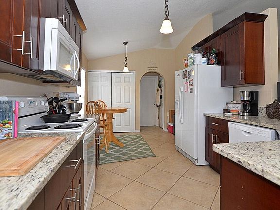 4th image of 4708 Fiske Cir
