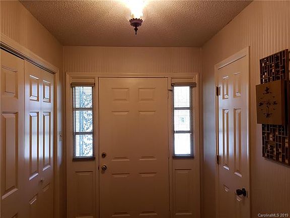 3rd image of 725 Knollwood Ct