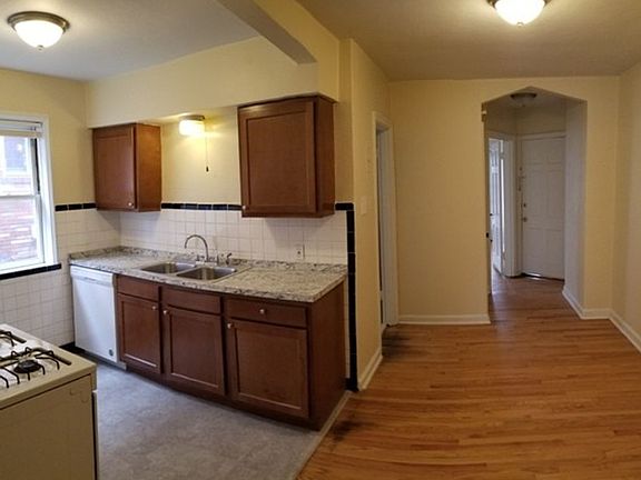 4th image of 3364-3366 Lawn Ave #3364