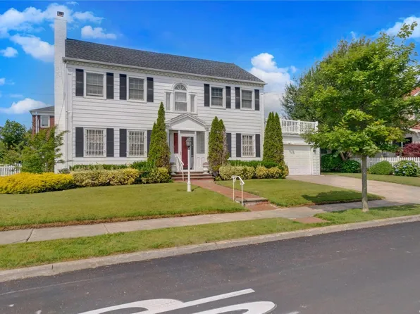 205 Beach 142nd Street, Neponsit, NY 11694