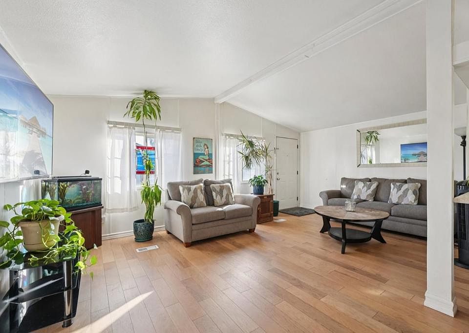 1st image of 930 Rosedale Ave