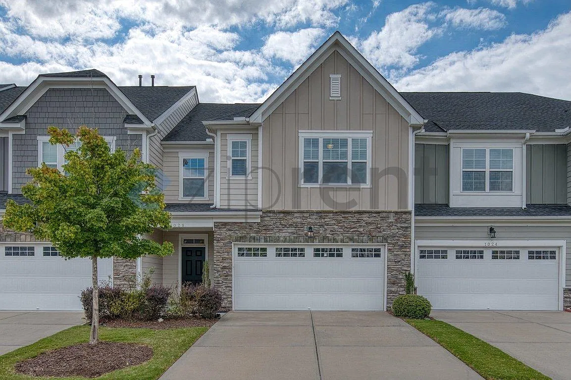3 bed, 2.5 bath, 2123 sqft, $2,200 — Photo 1