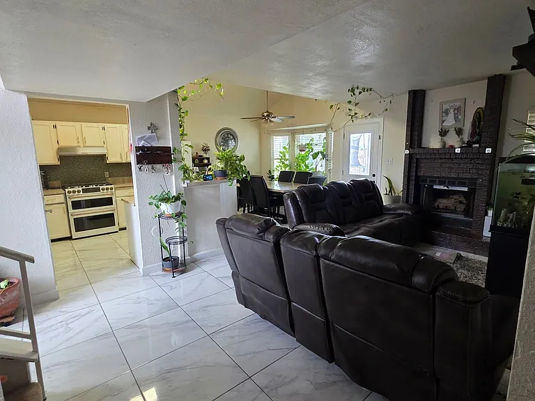 1557 Peter Hurd Dr — Photo 6