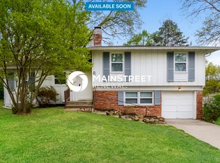 8809 W 71st St, Prairie Village, KS 66204