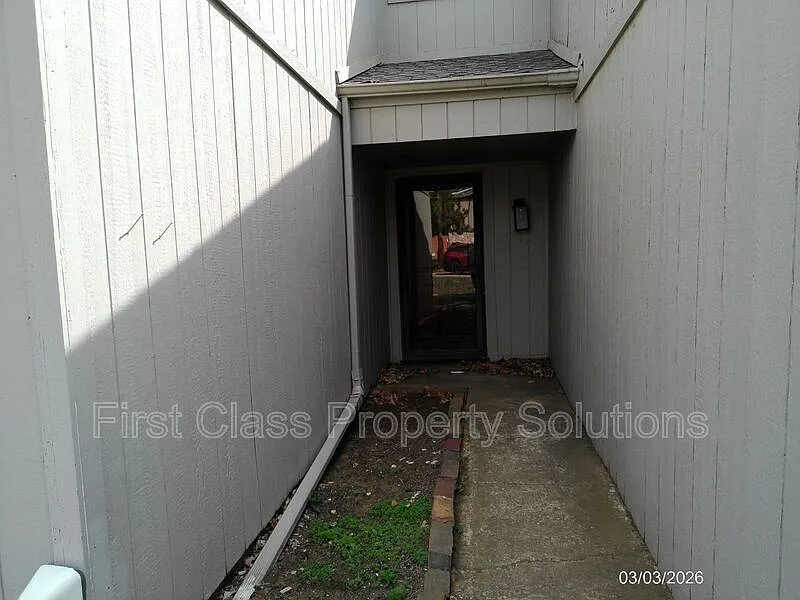 3 bed, 2.0 bath, 1550 sqft, $1,595 — Photo 3