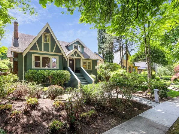 3962 W 22nd Ave, Vancouver, BC V6S 1K1