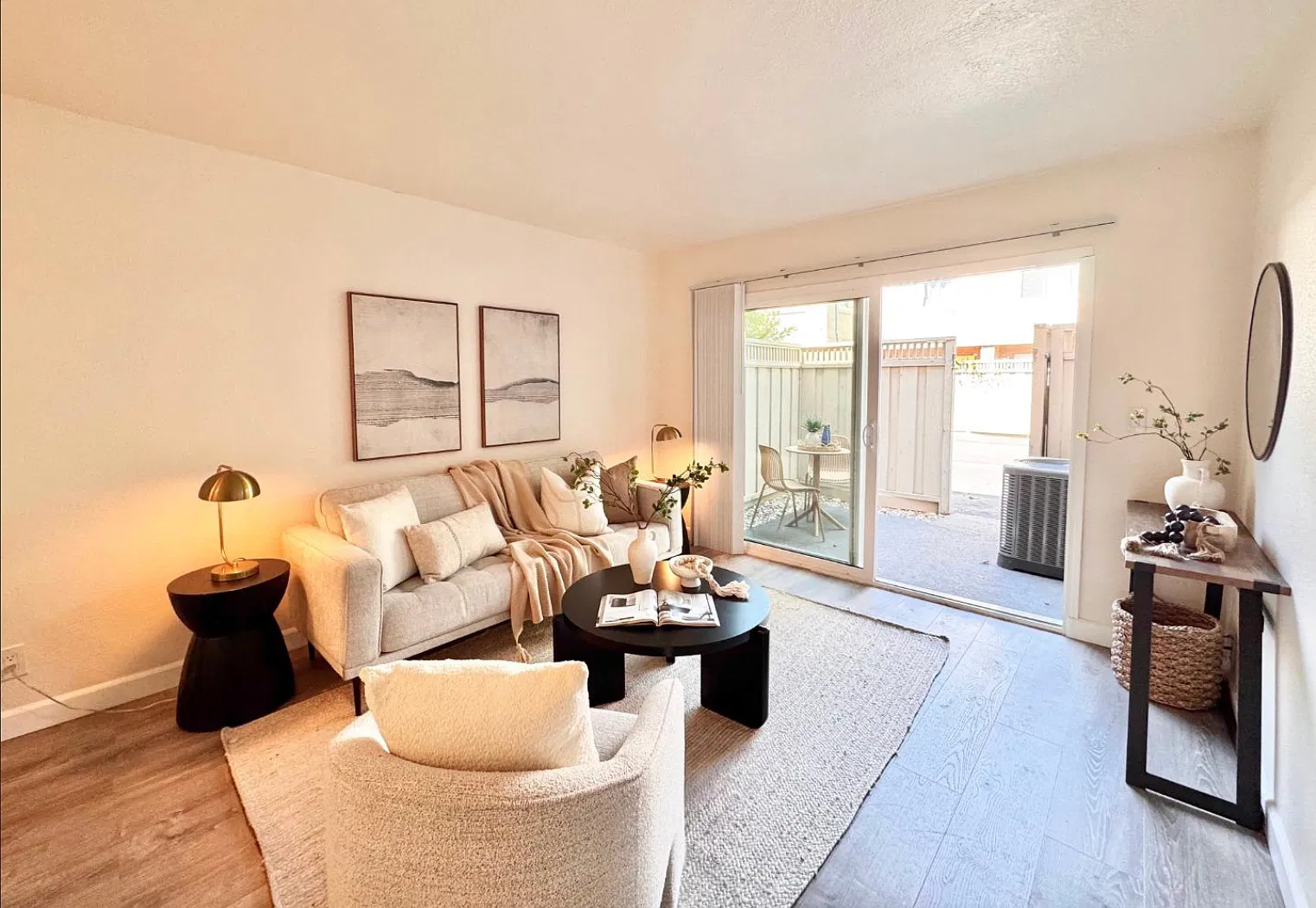 3 bed, 2.5 bath, 1953 sqft, $5,100 — Photo 3