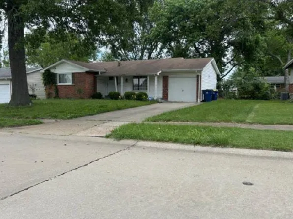 2752 Wintergreen Dr, Florissant, MO 63033