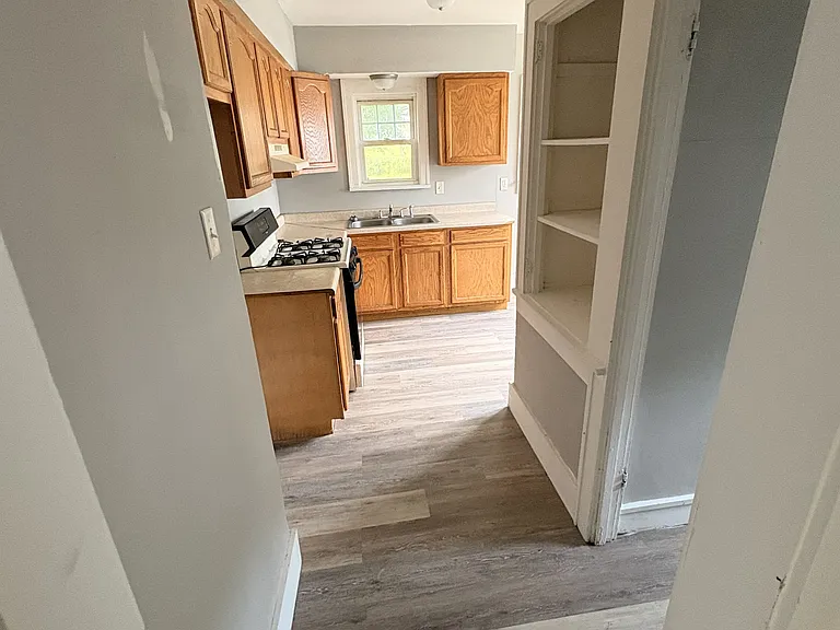 825 W Division St — Photo 8