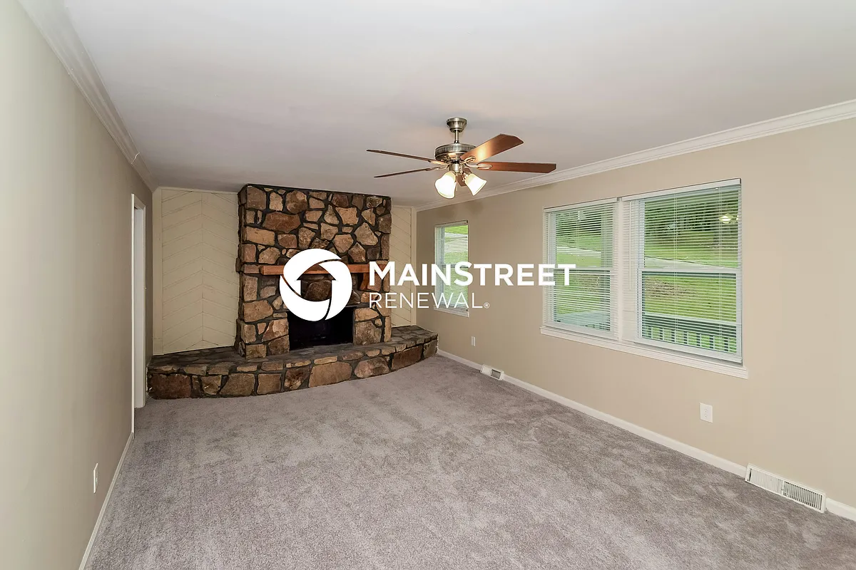 Living Room - 413 20th Ct NE
