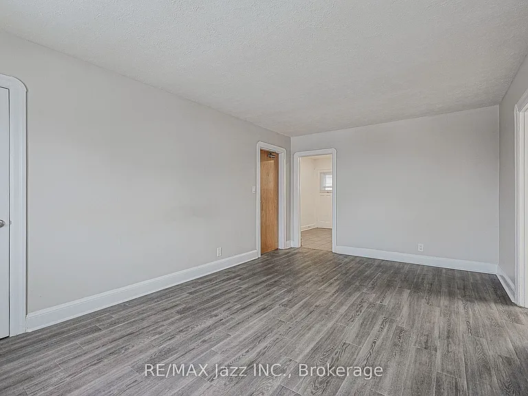 366 Mary St N #4 — Photo 8