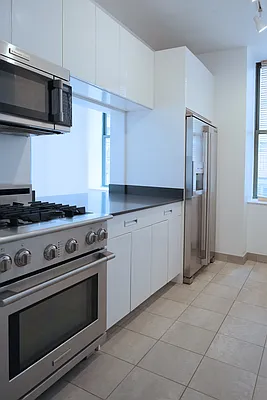 Rented by R New York | media 19