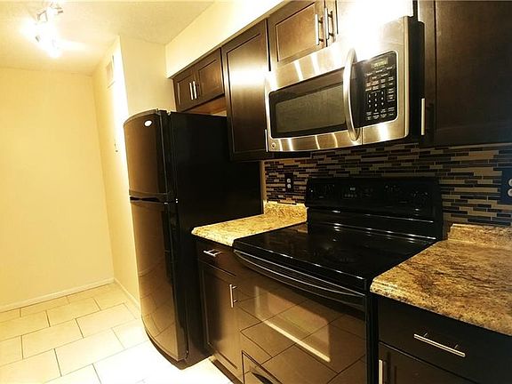 5th image of 518 Orange 21 Dr