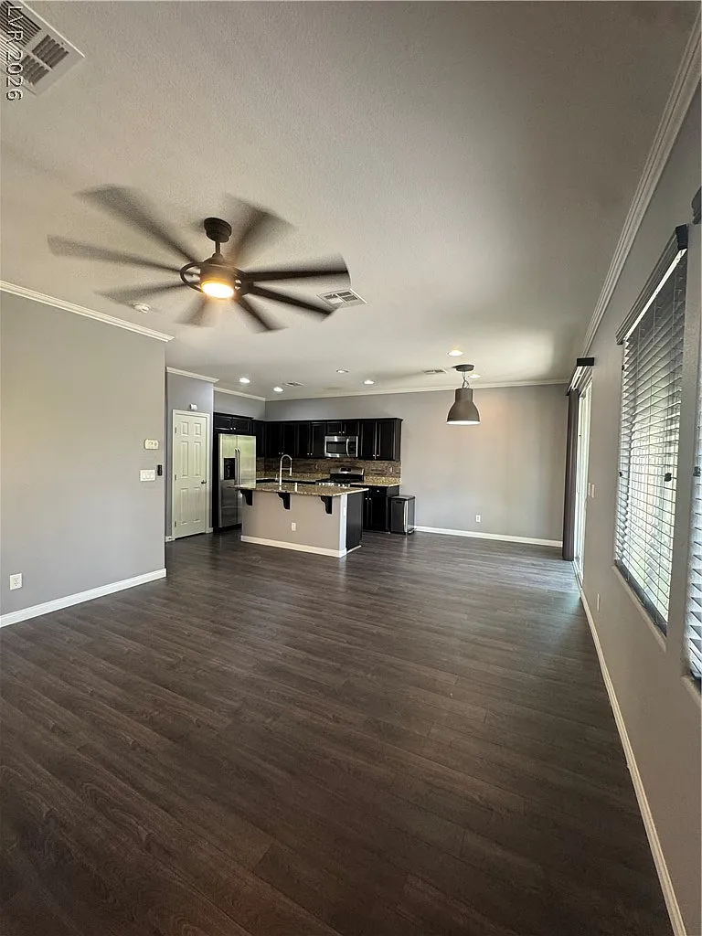 4 bed, 2.5 bath, 1863 sqft, $2,200 — Photo 1