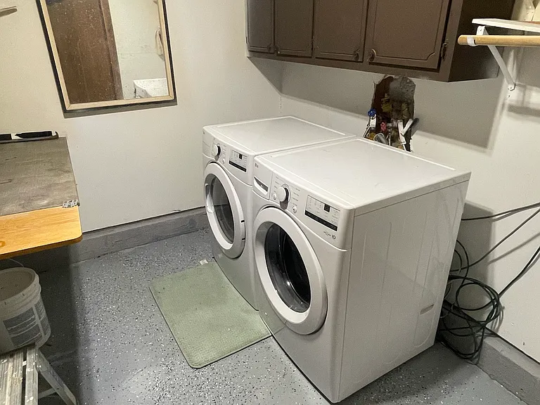 Washer/Dryer not included