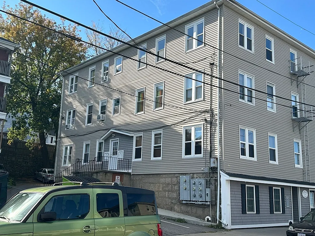 3 bed, 1.0 bath, 912 sqft, $1,750 — Photo 1