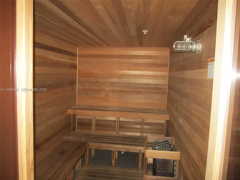 16275 Collins Ave — Photo 33